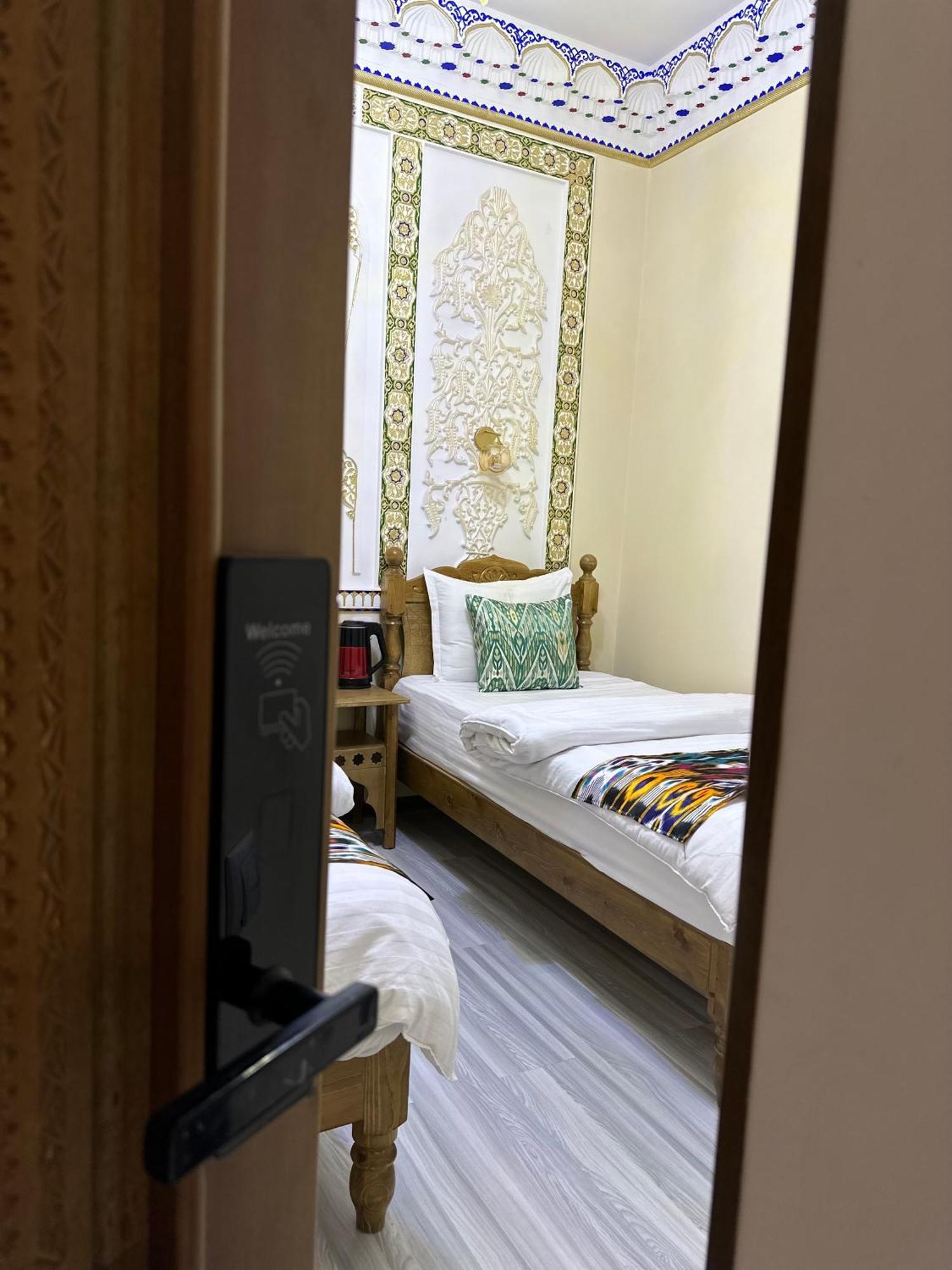 Hotel Zarhal Bukhara Bagian luar foto